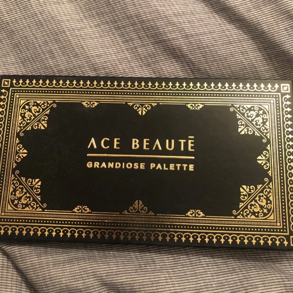 Ace Beautē eyeshadow palette